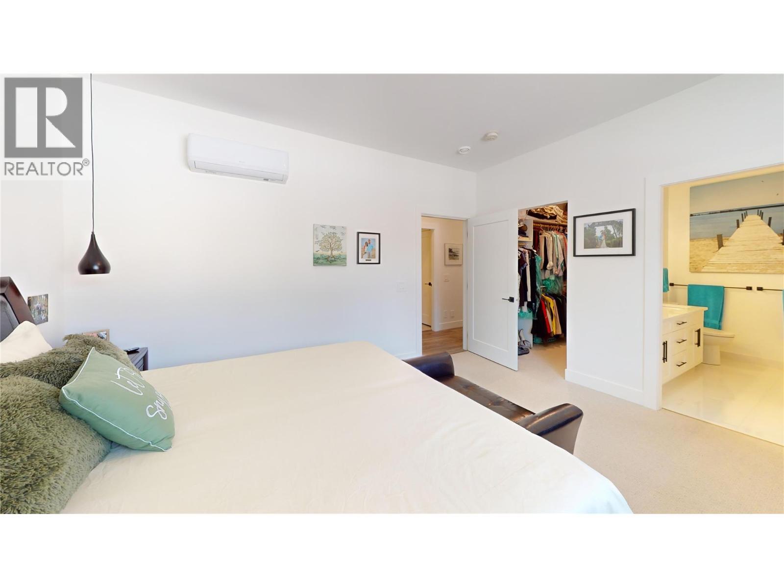 1217 Mcphee Road, Castlegar, BC - Indoor Photo Showing Bedroom