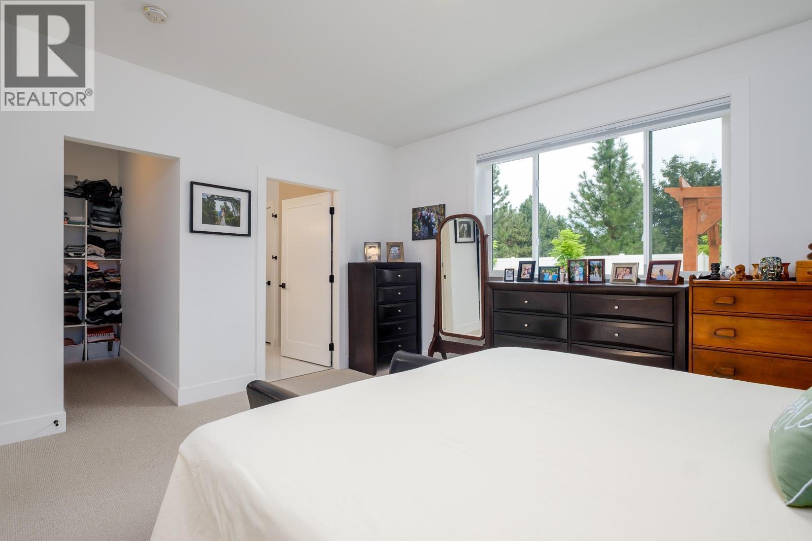 1217 Mcphee Road, Castlegar, BC - Indoor Photo Showing Bedroom