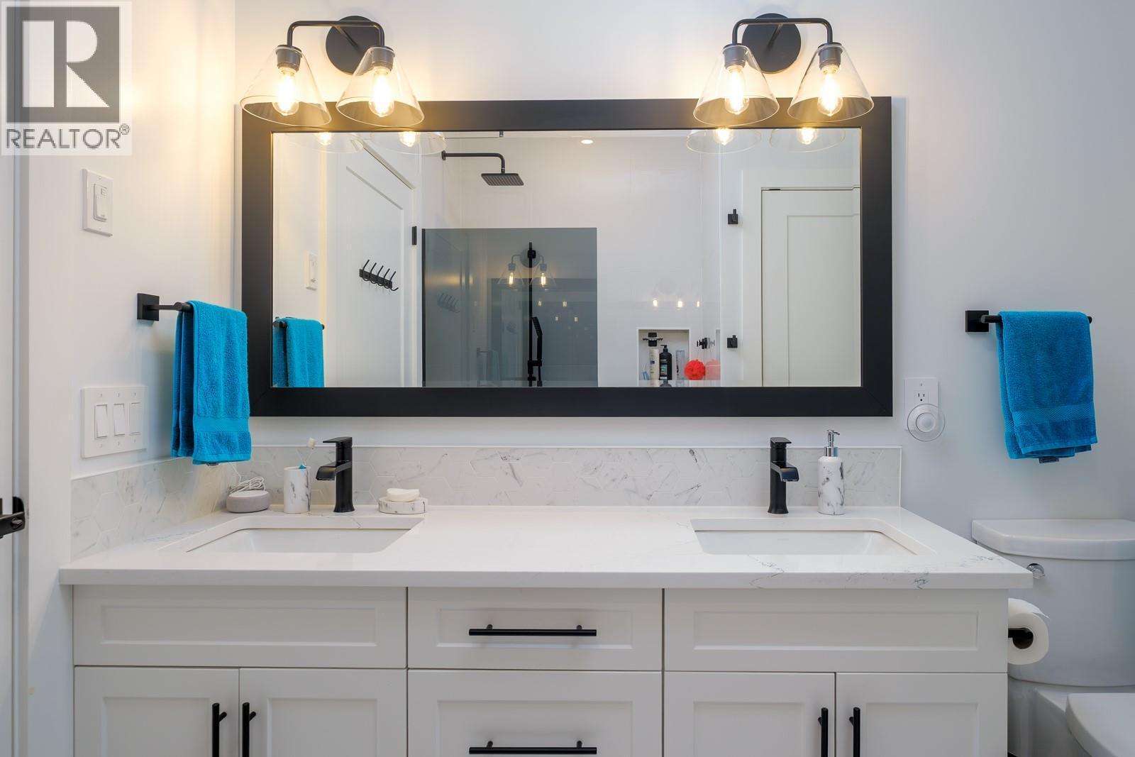 1217 Mcphee Road, Castlegar, BC - Indoor Photo Showing Bathroom