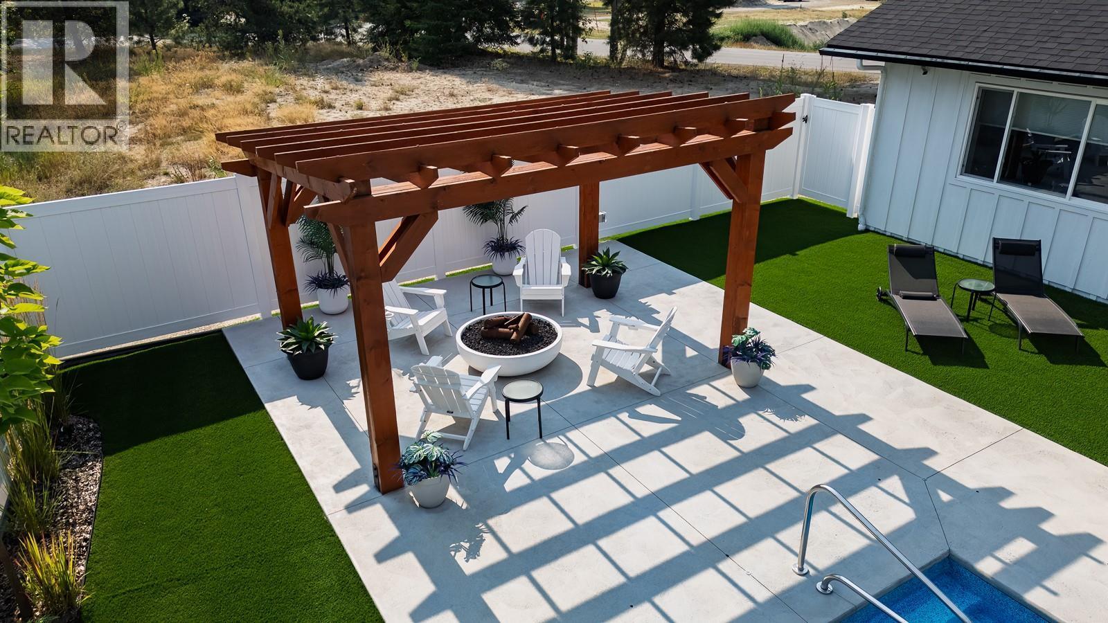 1217 Mcphee Road, Castlegar, BC - Outdoor