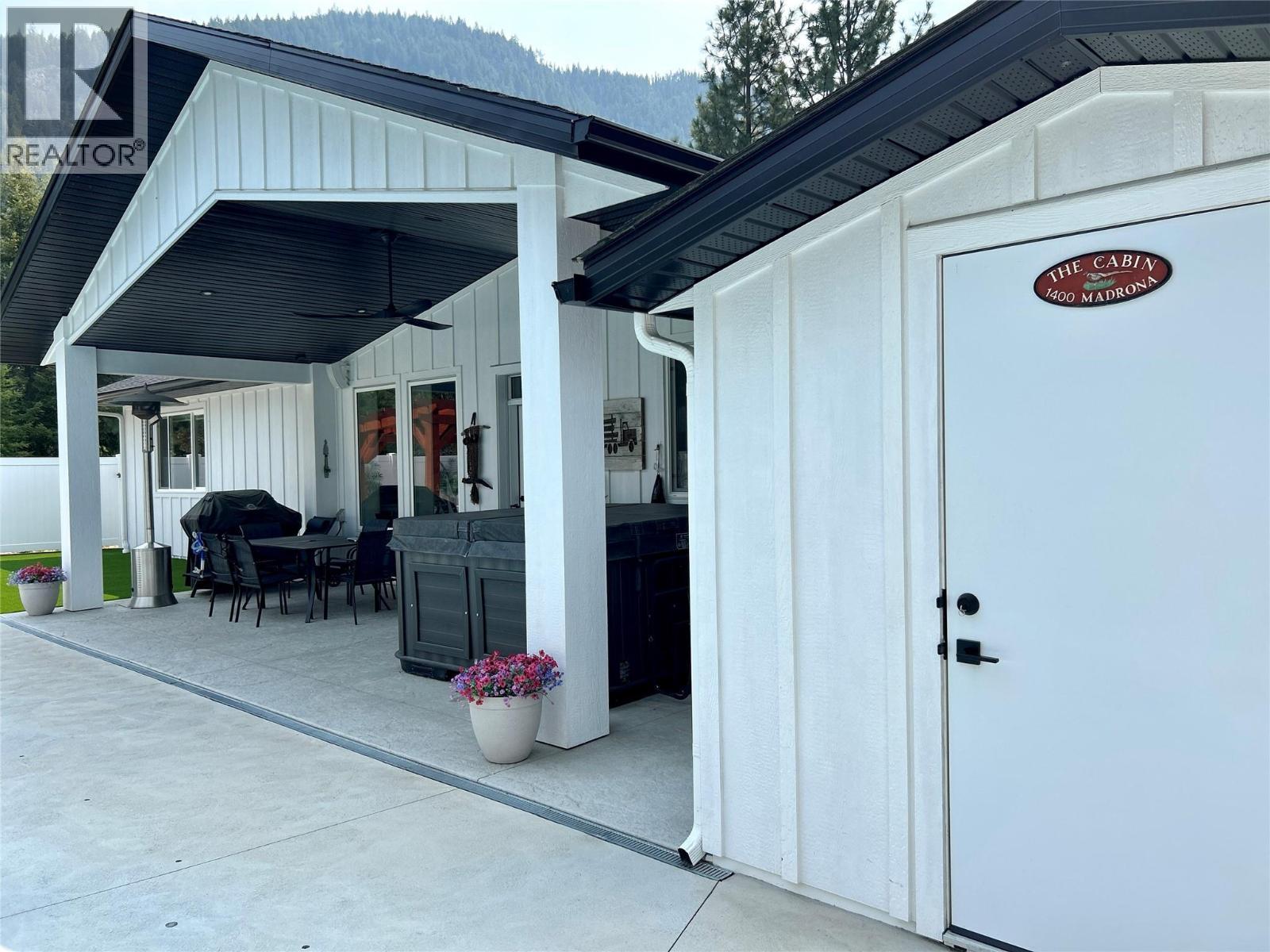 1217 Mcphee Road, Castlegar, BC - Outdoor