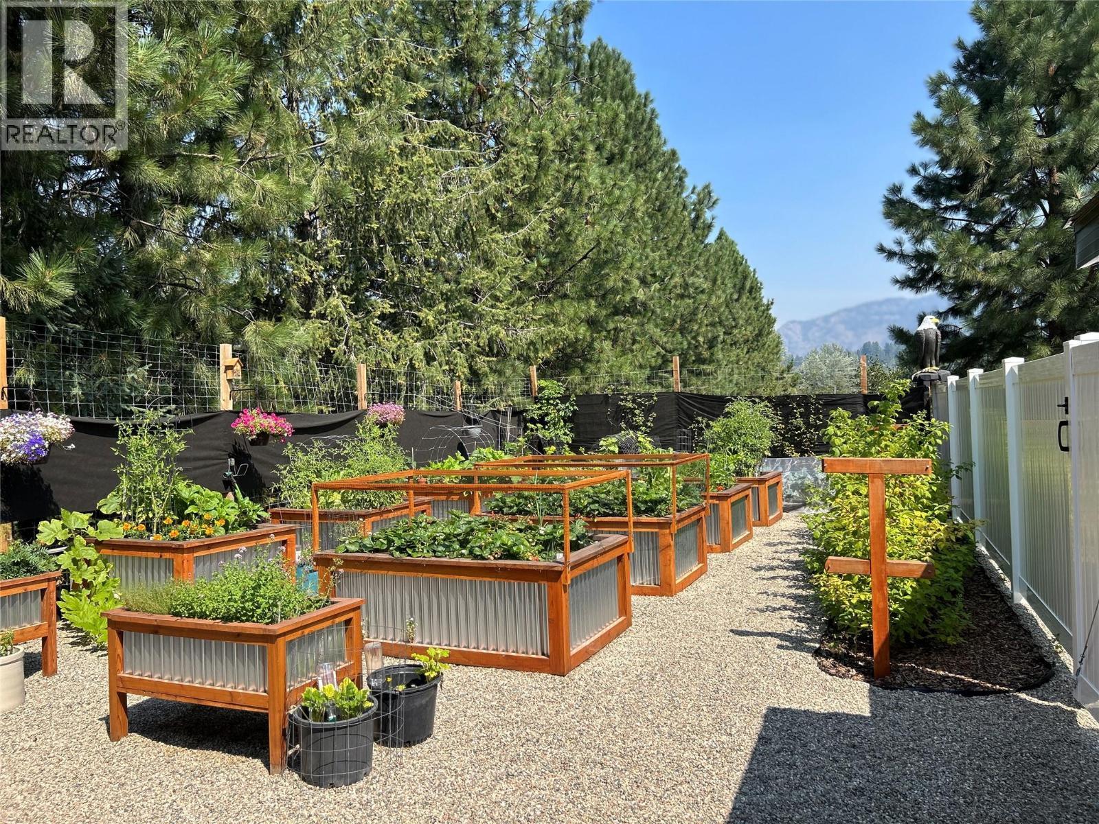 1217 Mcphee Road, Castlegar, BC - Outdoor