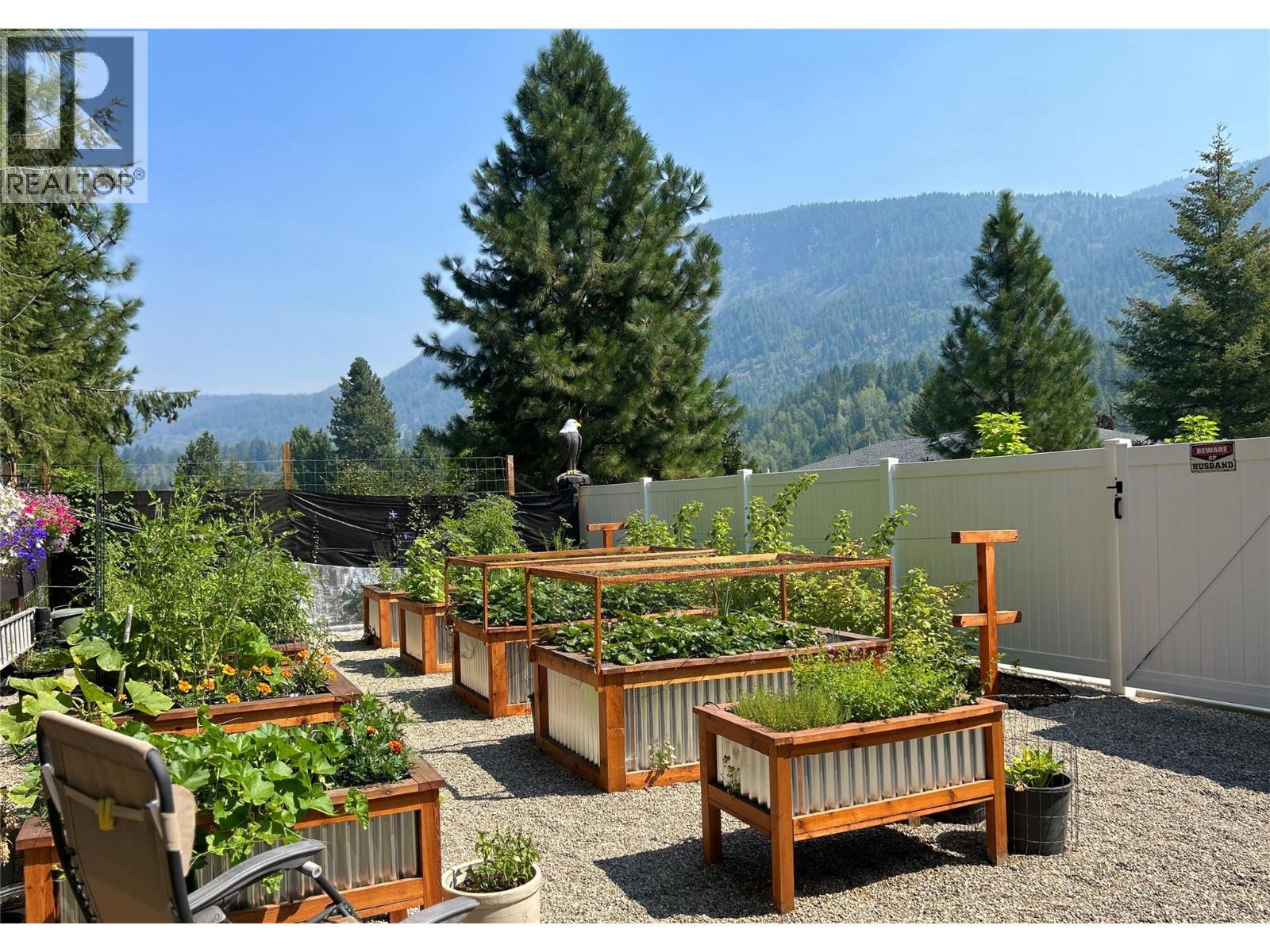 1217 Mcphee Road, Castlegar, BC - Outdoor
