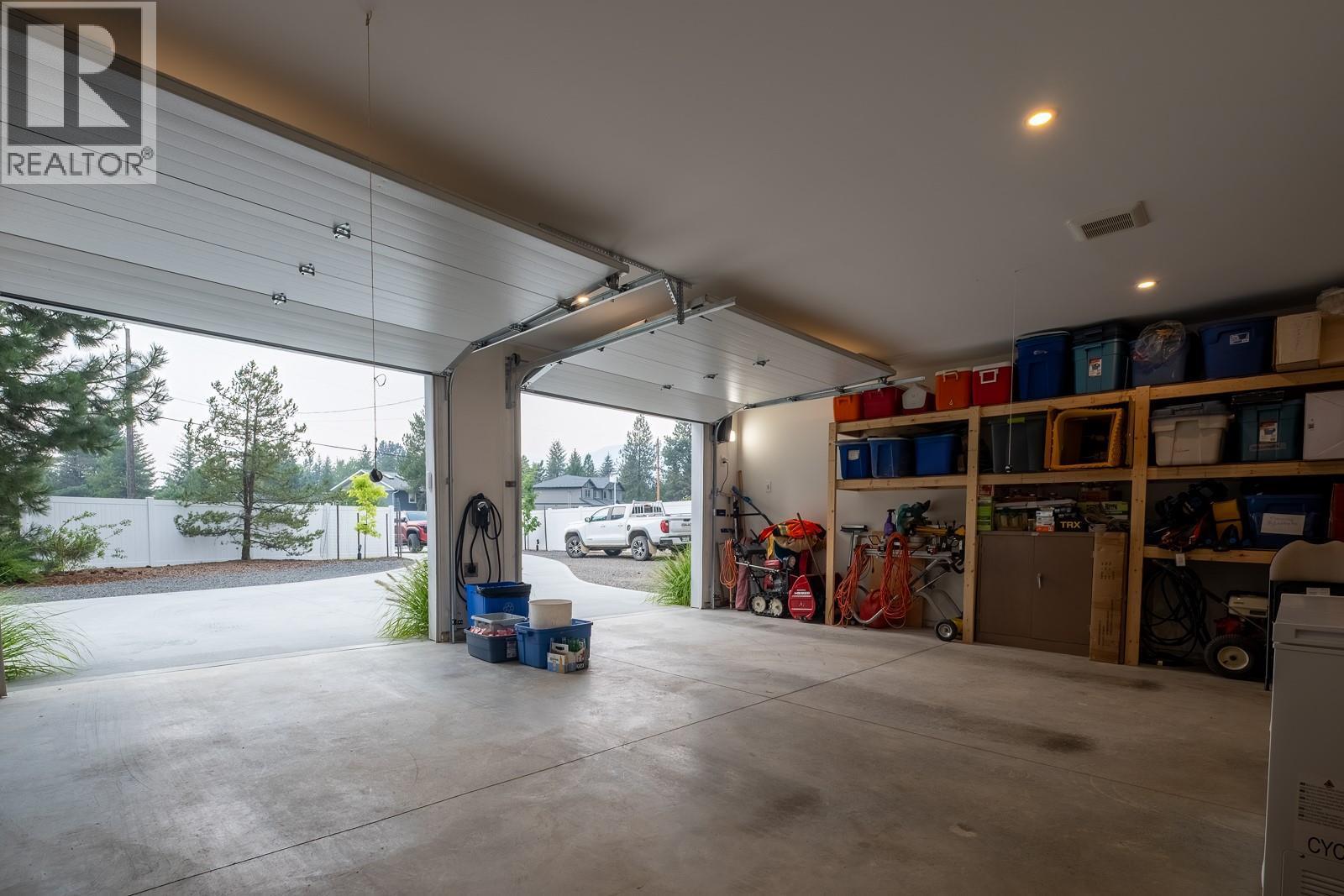 1217 Mcphee Road, Castlegar, BC - Indoor Photo Showing Garage