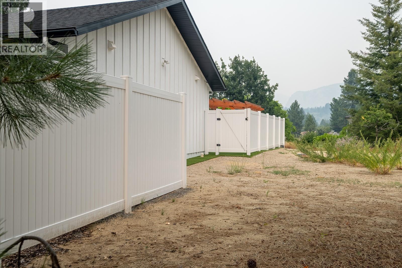 1217 Mcphee Road, Castlegar, BC - Outdoor With Exterior