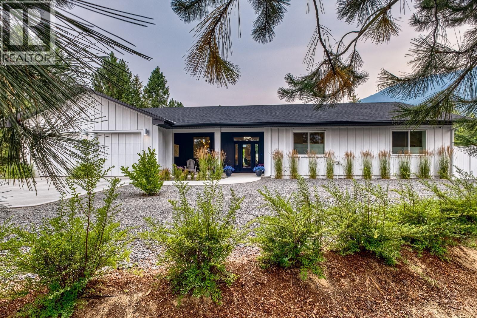 1217 Mcphee Road, Castlegar, BC - Outdoor