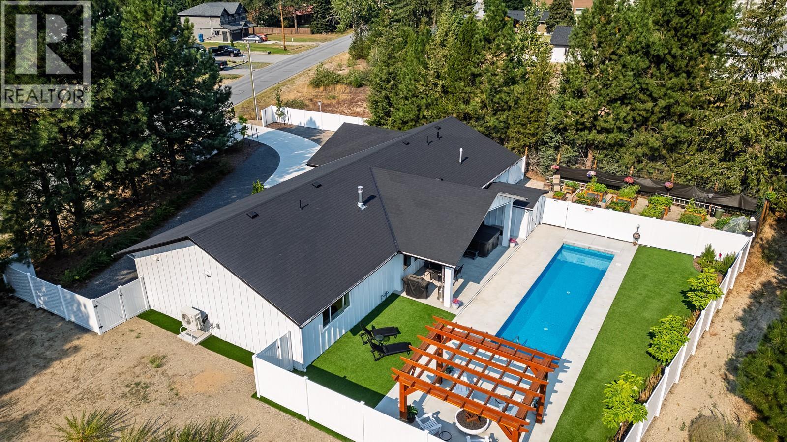 1217 Mcphee Road, Castlegar, BC - Outdoor