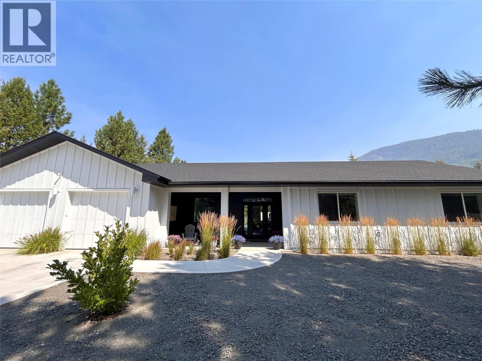 1217 Mcphee Road, Castlegar, BC - Outdoor