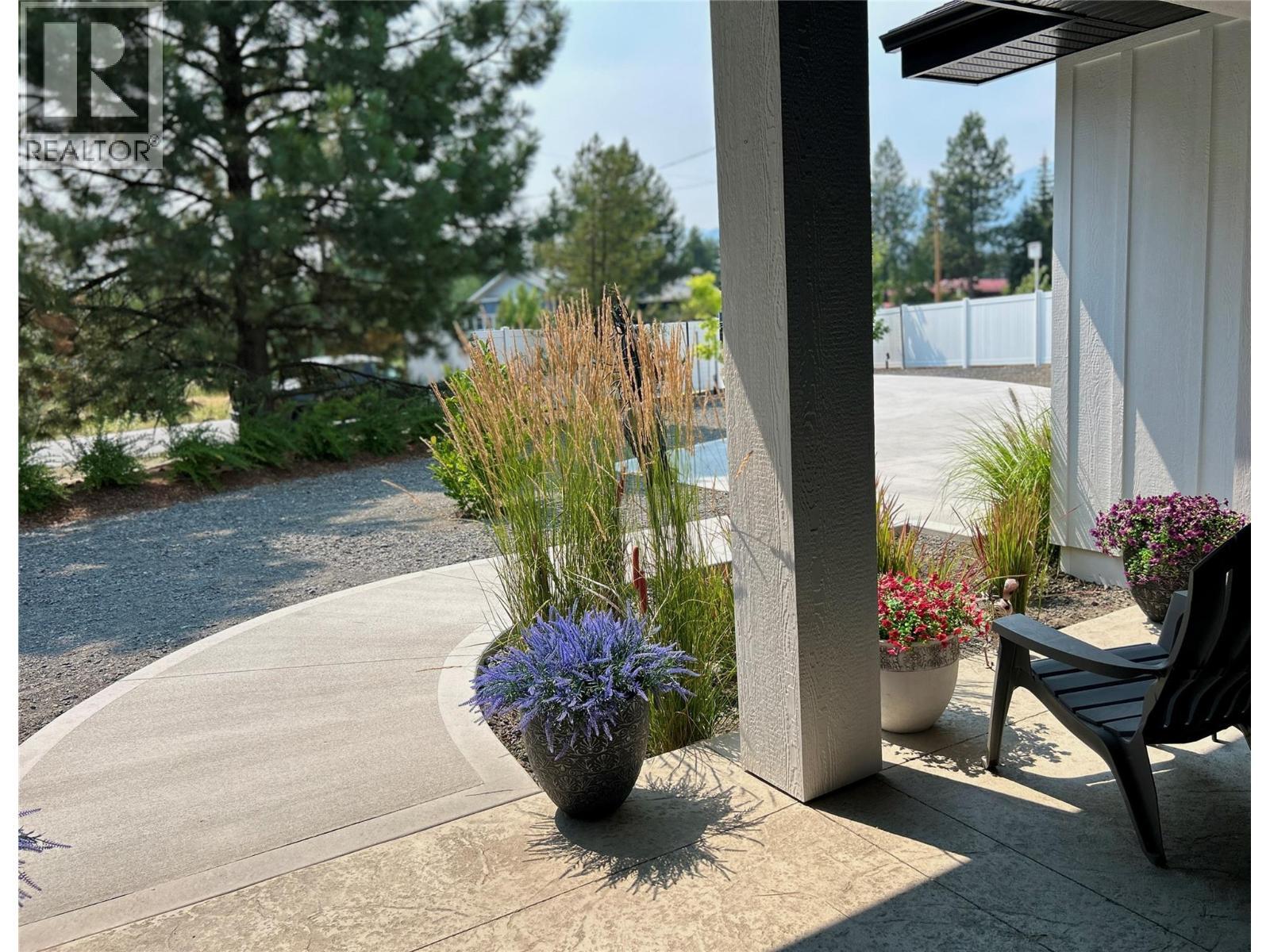 1217 Mcphee Road, Castlegar, BC - Outdoor