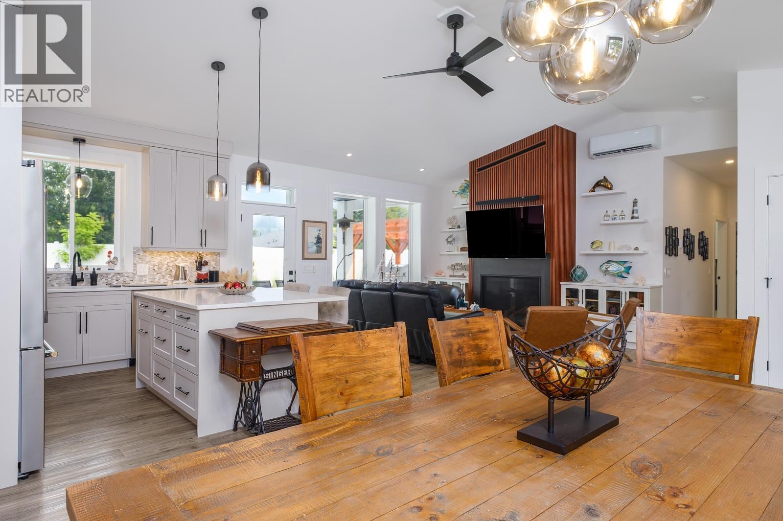 1217 Mcphee Road, Castlegar, BC - Indoor