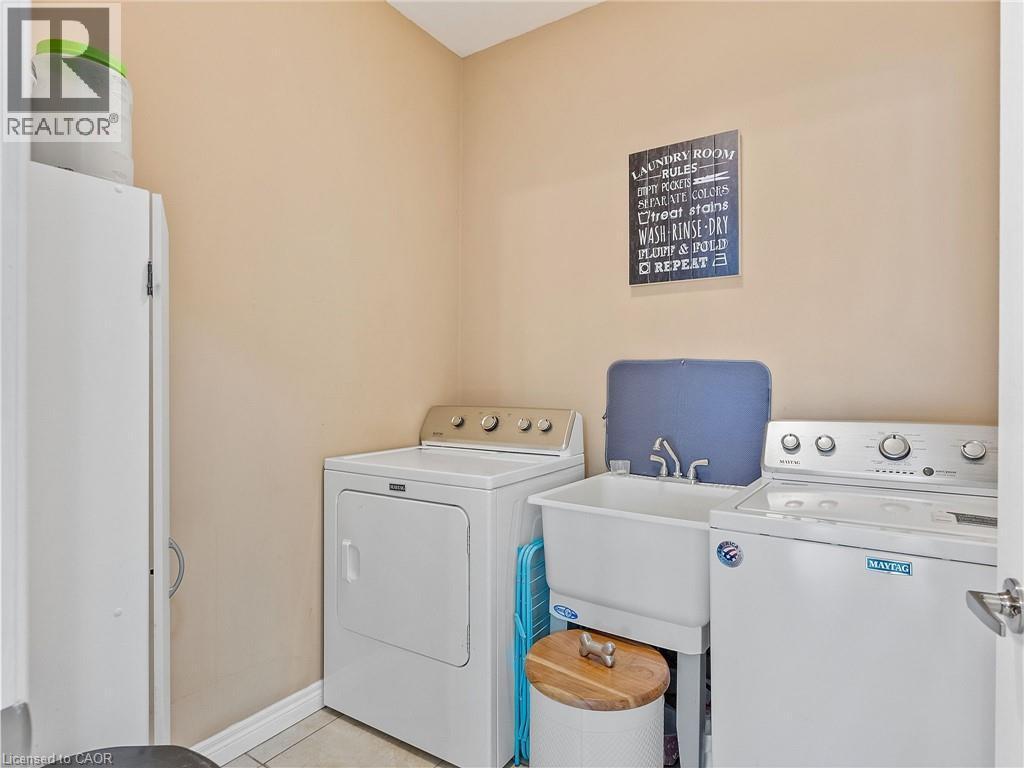 52 Arrowhead Drive, Hamilton, ON - Indoor Photo Showing Laundry Room