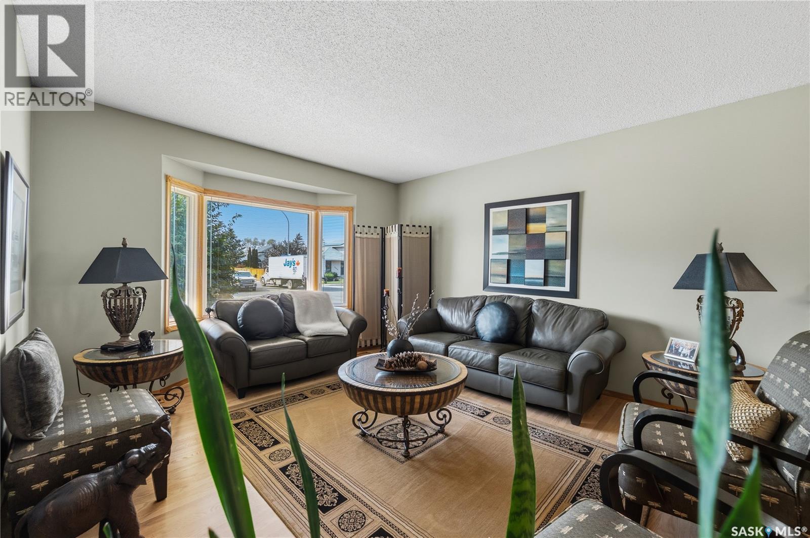 3603 Selinger Crescent, Regina, SK - Indoor Photo Showing Living Room
