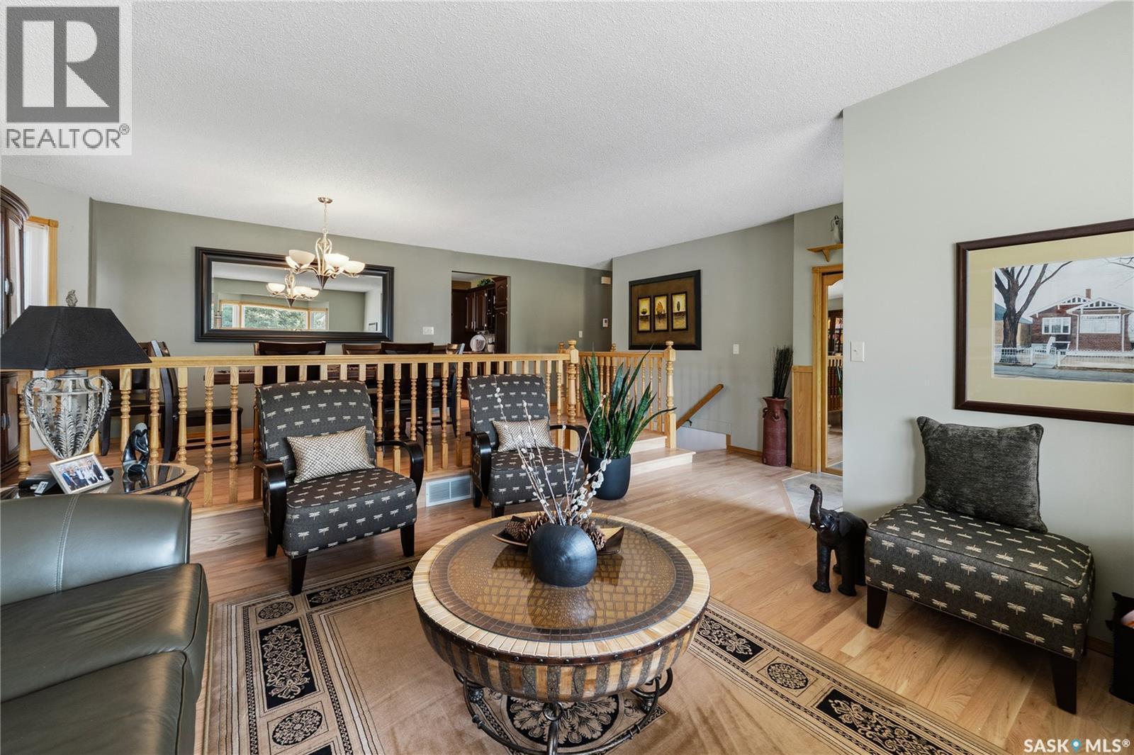 3603 Selinger Crescent, Regina, SK - Indoor Photo Showing Living Room