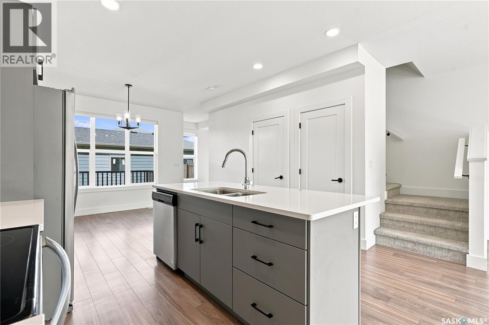115 Rosewood Boulevard E, Saskatoon, SK - Indoor Photo Showing Kitchen With Double Sink