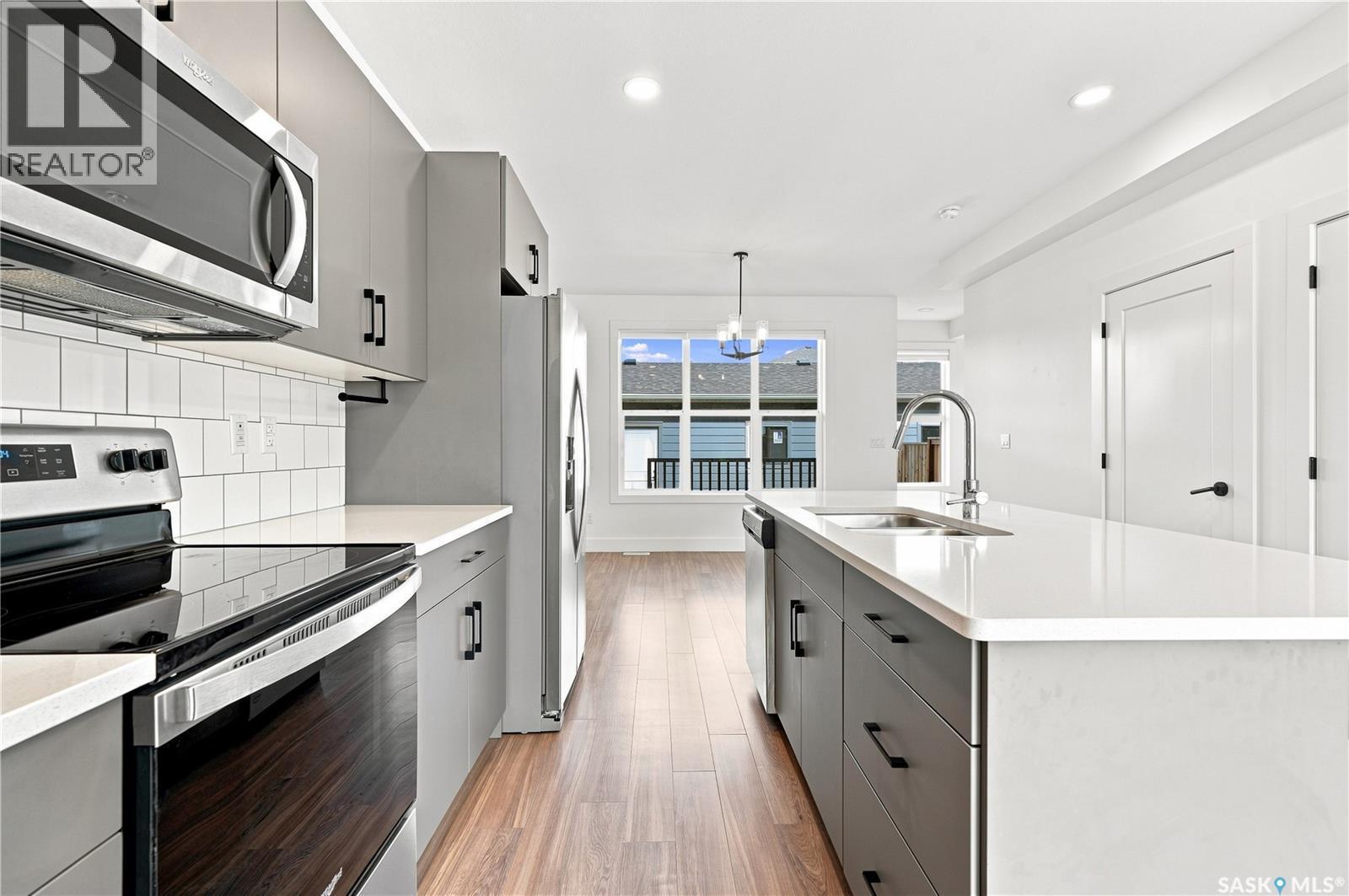 115 Rosewood Boulevard E, Saskatoon, SK - Indoor Photo Showing Kitchen With Double Sink With Upgraded Kitchen