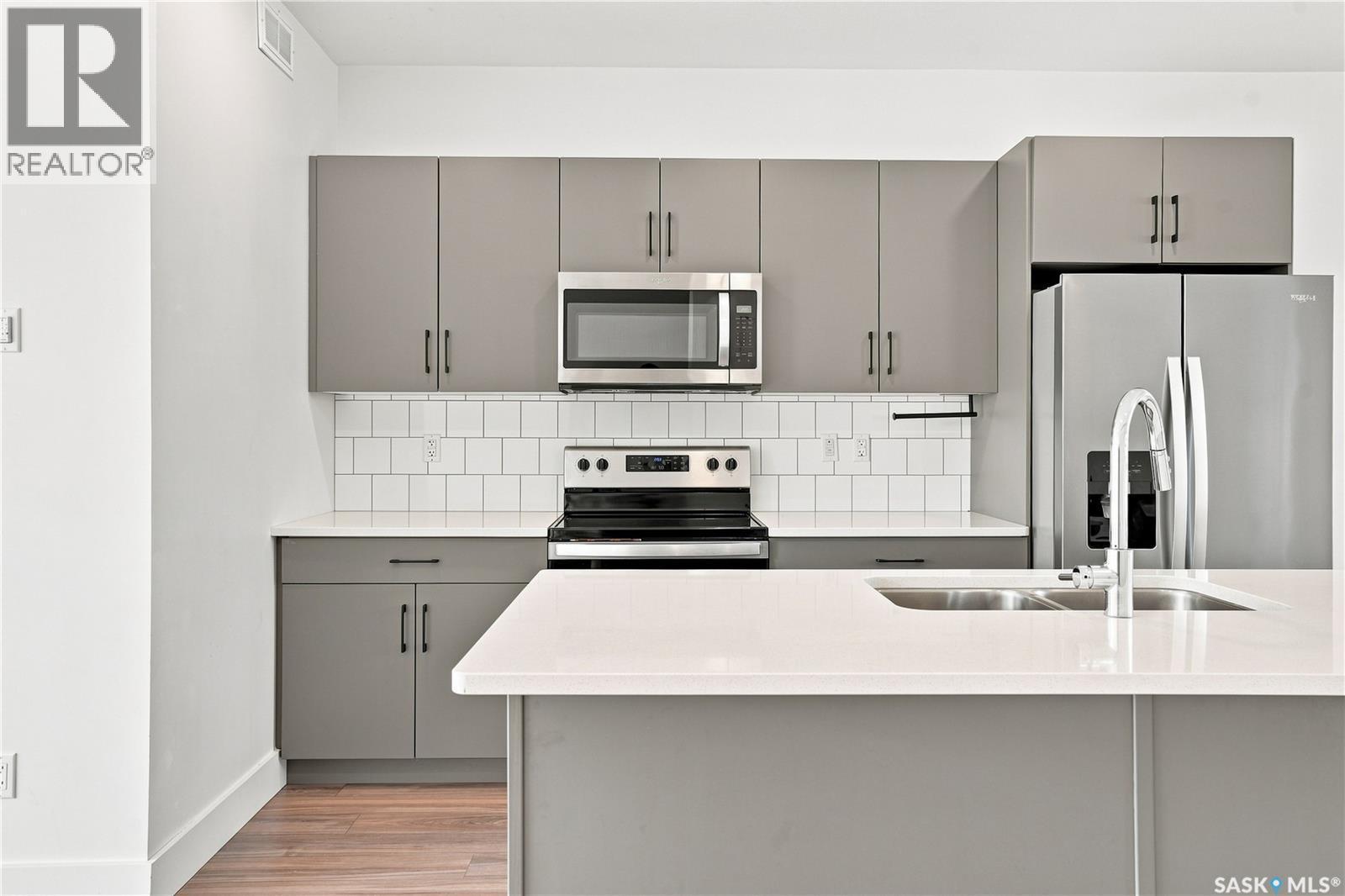 115 Rosewood Boulevard E, Saskatoon, SK - Indoor Photo Showing Kitchen With Stainless Steel Kitchen With Double Sink
