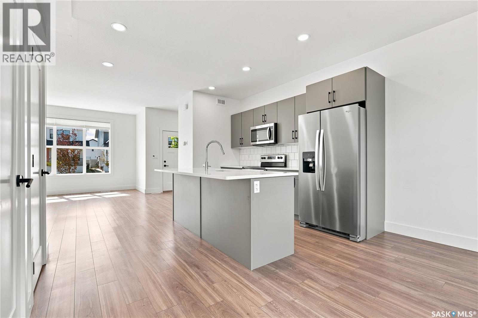 115 Rosewood Boulevard E, Saskatoon, SK - Indoor Photo Showing Kitchen With Stainless Steel Kitchen With Upgraded Kitchen