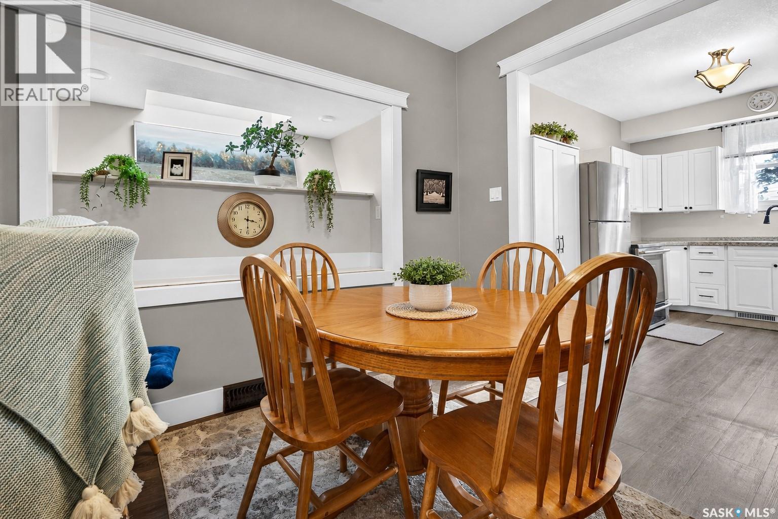 892 Elgin Avenue, Moose Jaw, SK - Indoor Photo Showing Dining Room