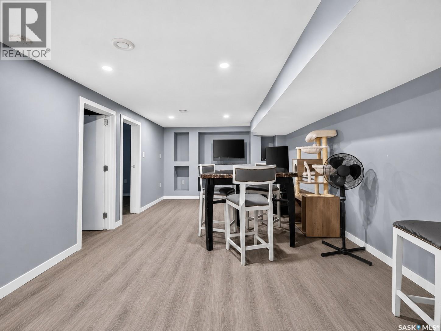892 Elgin Avenue, Moose Jaw, SK - Indoor
