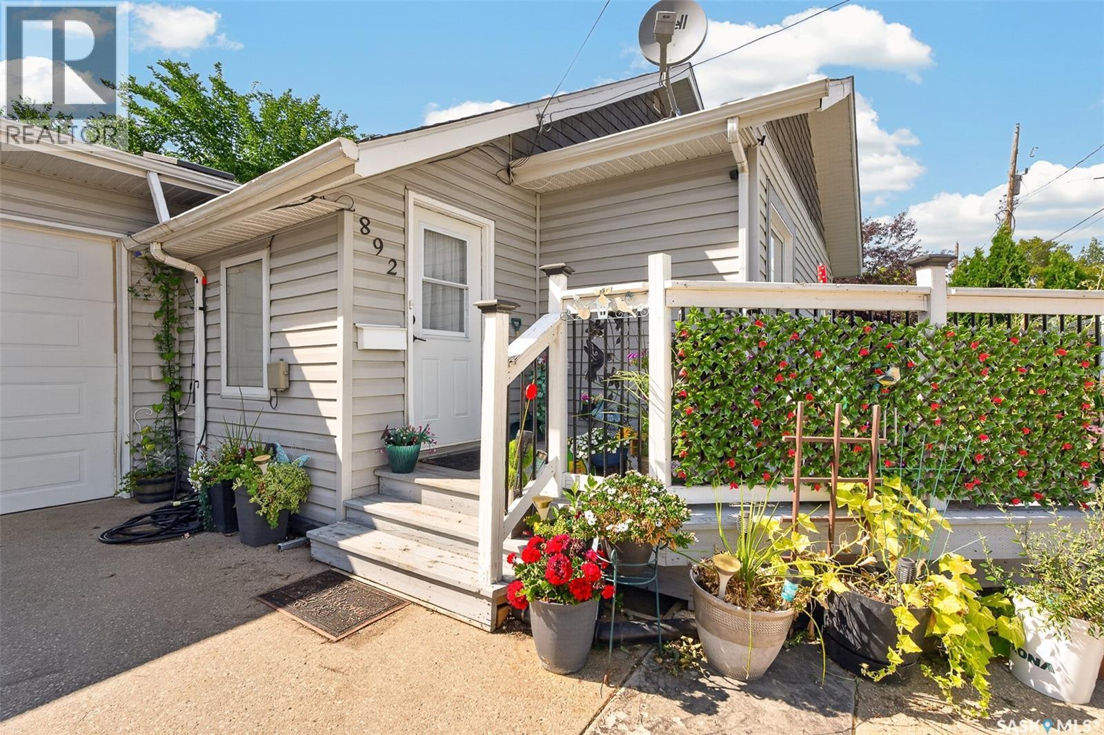 892 Elgin Avenue, Moose Jaw, SK - Outdoor