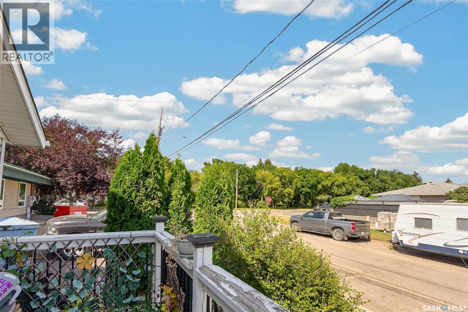 892 Elgin Avenue, Moose Jaw, SK - Outdoor