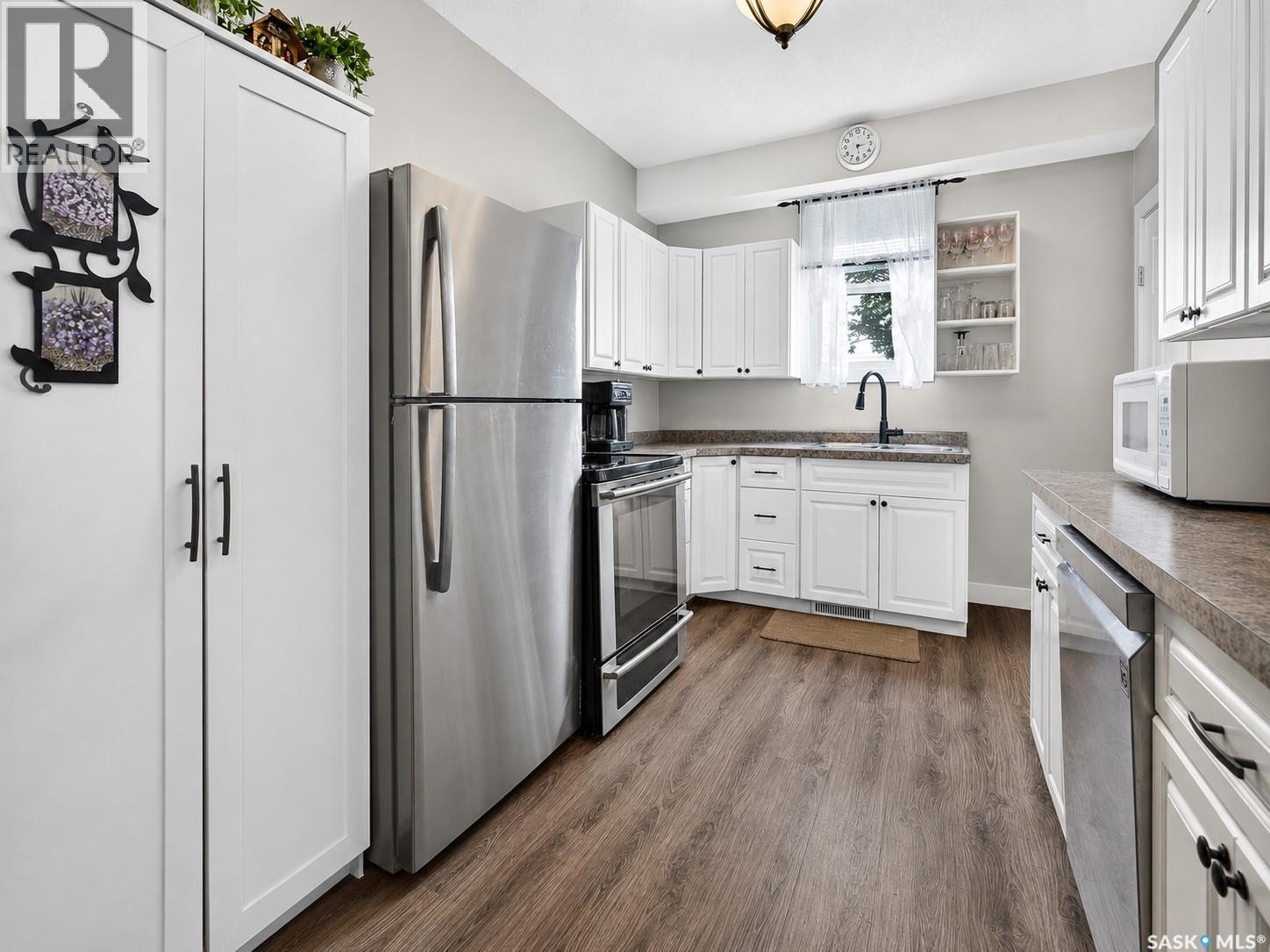 892 Elgin Avenue, Moose Jaw, SK - Indoor Photo Showing Kitchen With Stainless Steel Kitchen