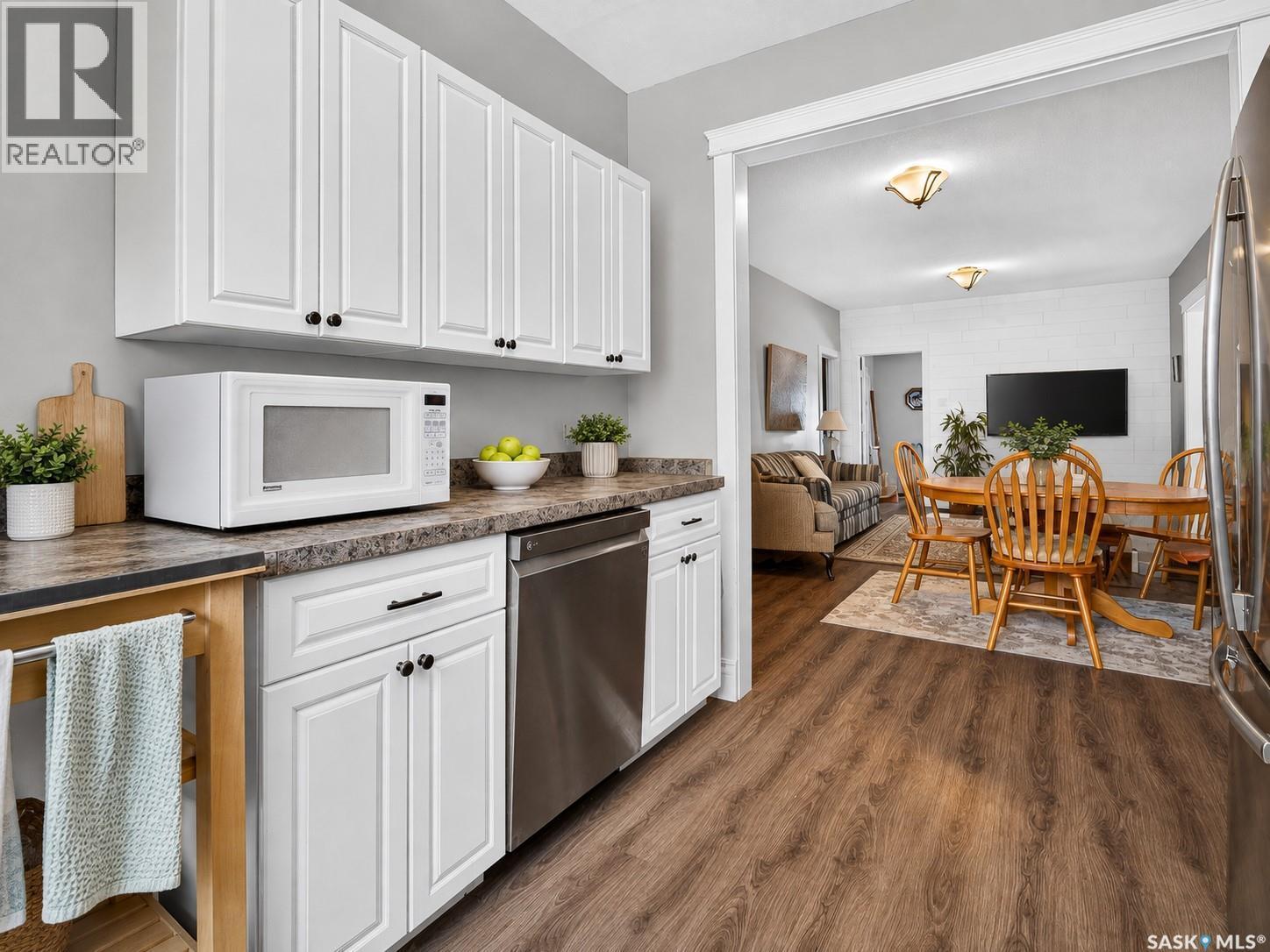 892 Elgin Avenue, Moose Jaw, SK - Indoor Photo Showing Kitchen