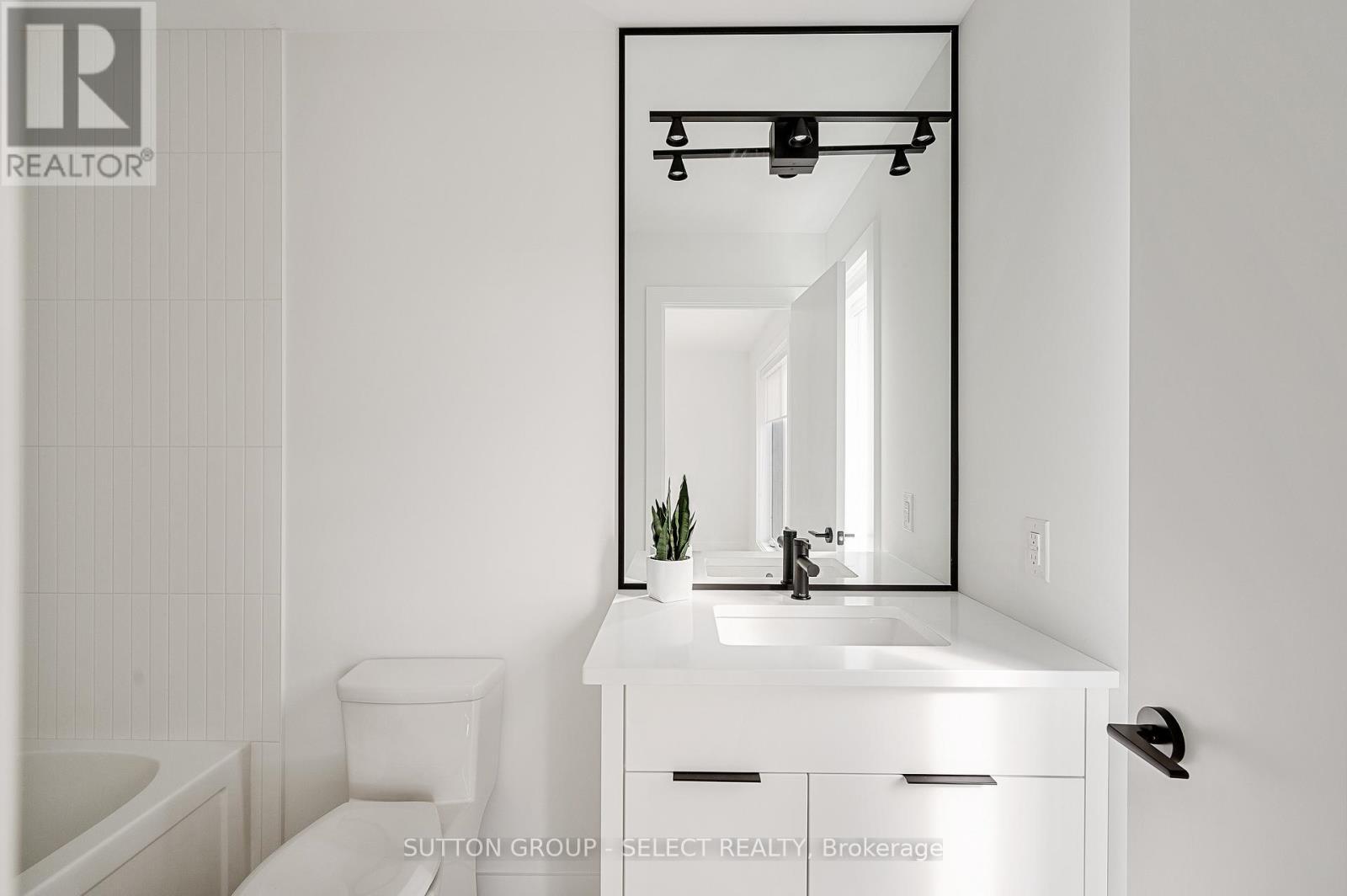 275 Silver Maple Circle, Thames Centre, ON - Indoor Photo Showing Bathroom