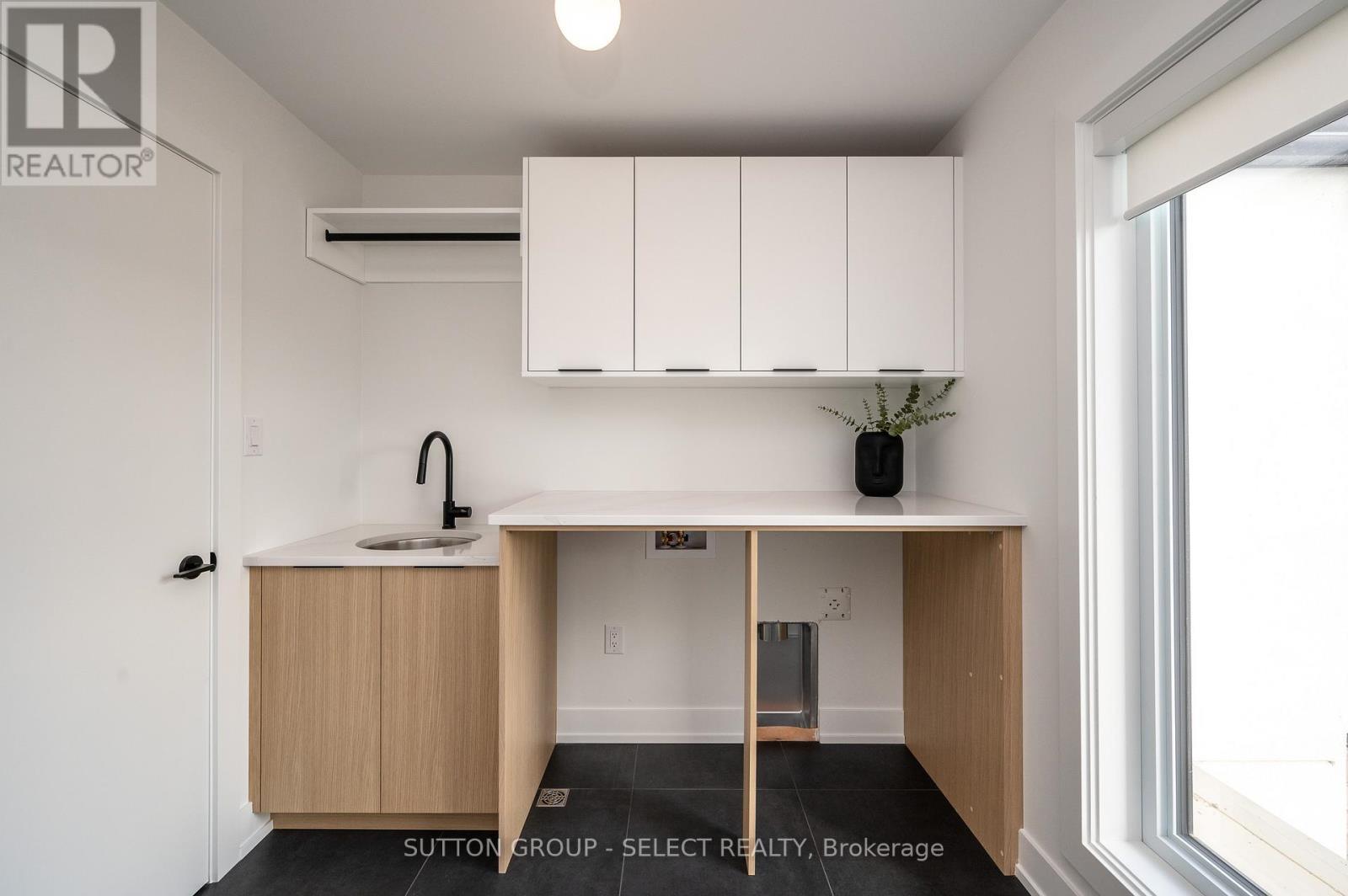 275 Silver Maple Circle, Thames Centre, ON - Indoor Photo Showing Other Room