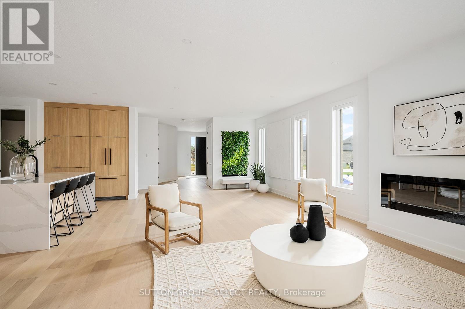 275 Silver Maple Circle, Thames Centre, ON - Indoor Photo Showing Living Room With Fireplace