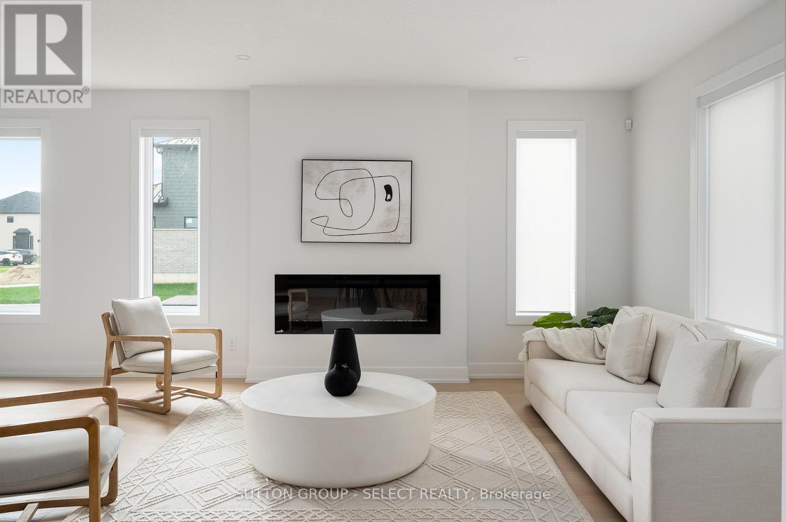 275 Silver Maple Circle, Thames Centre, ON - Indoor Photo Showing Living Room With Fireplace