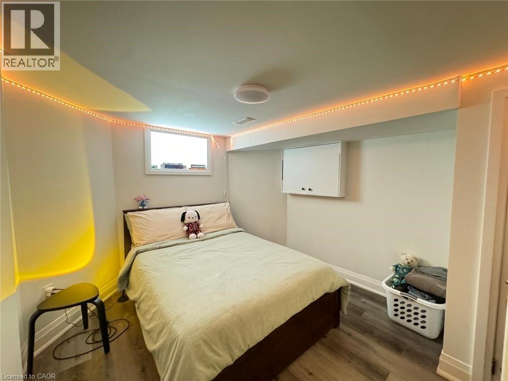 507 Wilson Street, Hamilton, ON - Indoor Photo Showing Bedroom