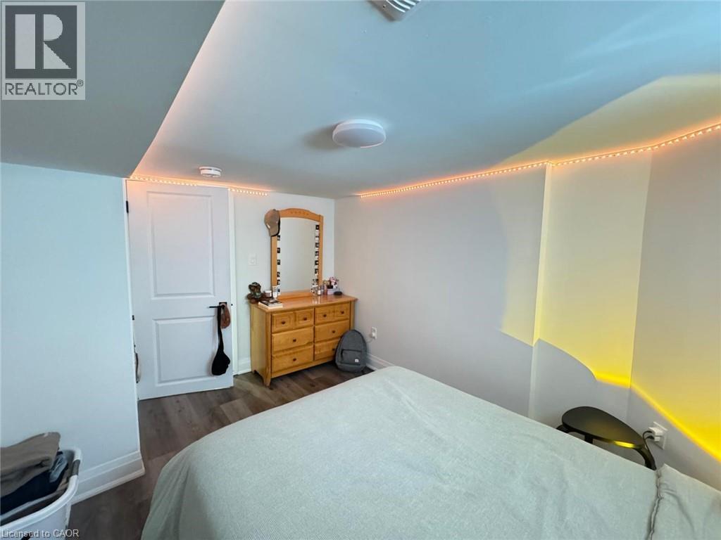 507 Wilson Street, Hamilton, ON - Indoor Photo Showing Bedroom