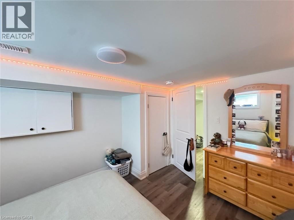 507 Wilson Street, Hamilton, ON - Indoor Photo Showing Bedroom