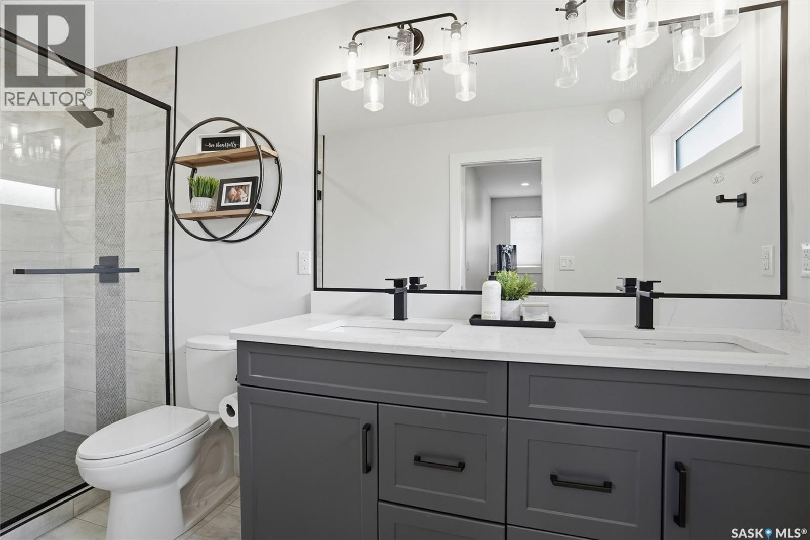 250 Skopik Crescent, Saskatoon, SK - Indoor Photo Showing Bathroom