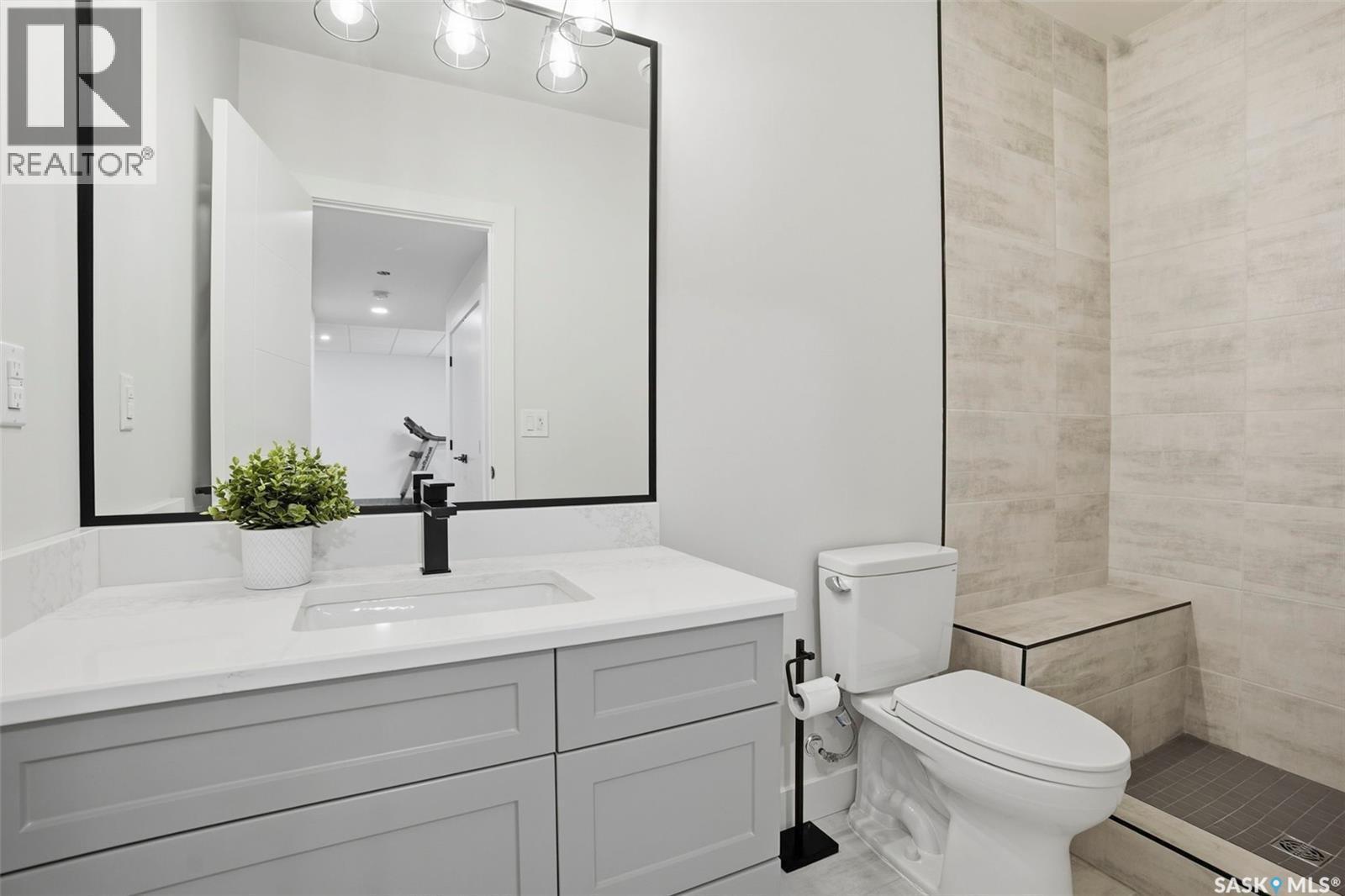 250 Skopik Crescent, Saskatoon, SK - Indoor Photo Showing Bathroom
