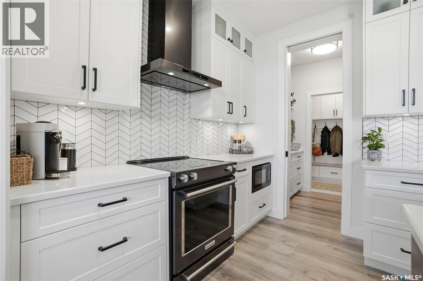 250 Skopik Crescent, Saskatoon, SK - Indoor Photo Showing Kitchen With Upgraded Kitchen
