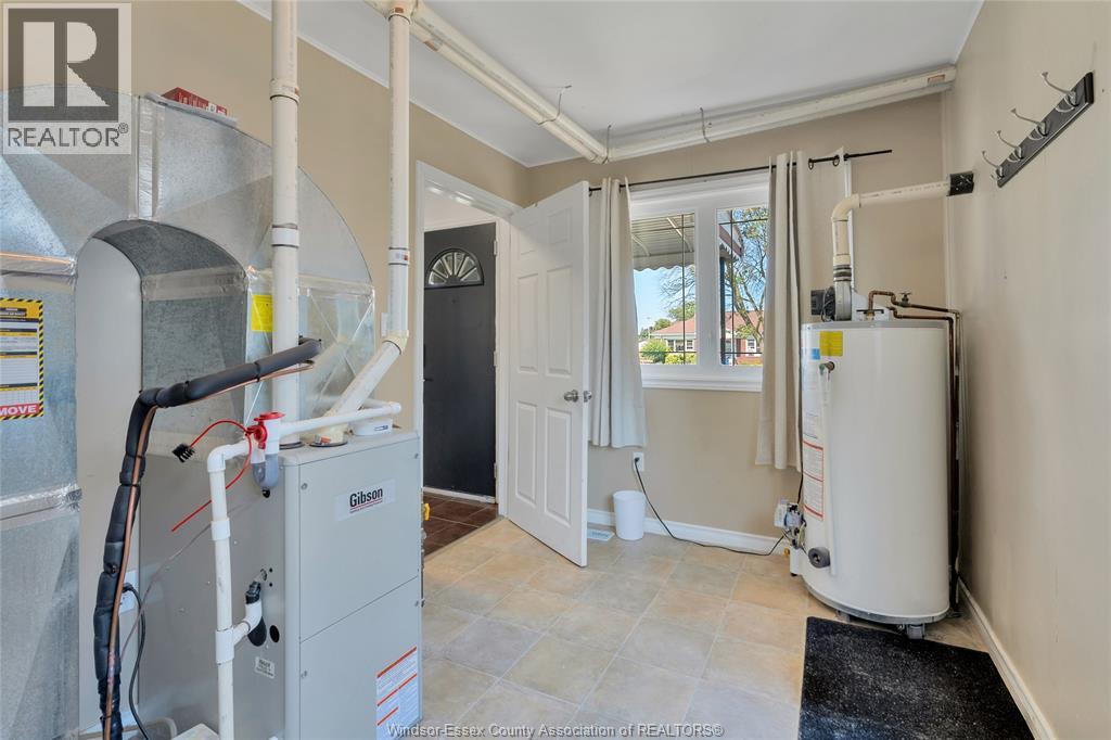 1667 Aubin, Windsor, ON - Indoor Photo Showing Basement
