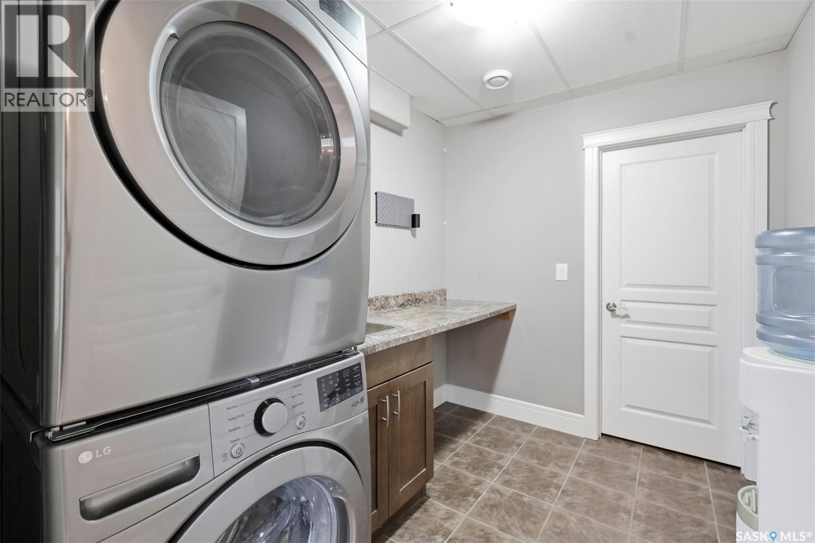 420 Hogan Way, Warman, SK - Indoor Photo Showing Laundry Room