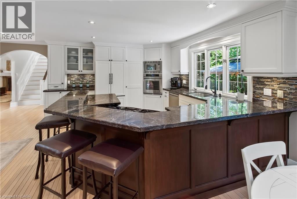 1391 Queen Victoria Avenue, Mississauga, ON - Indoor Photo Showing Kitchen
