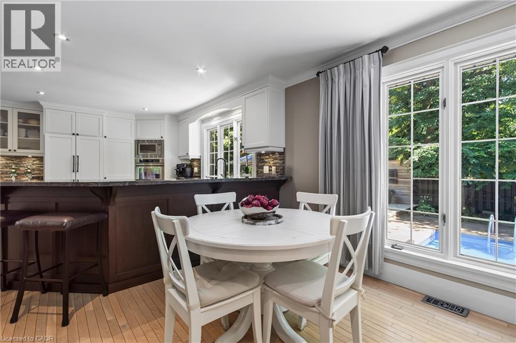 1391 Queen Victoria Avenue, Mississauga, ON - Indoor Photo Showing Dining Room
