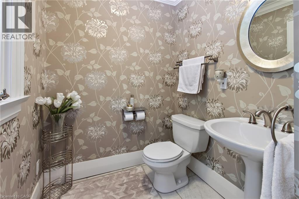 1391 Queen Victoria Avenue, Mississauga, ON - Indoor Photo Showing Bathroom