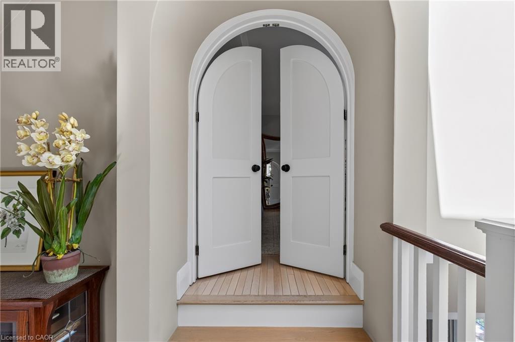 1391 Queen Victoria Avenue, Mississauga, ON - Indoor Photo Showing Other Room