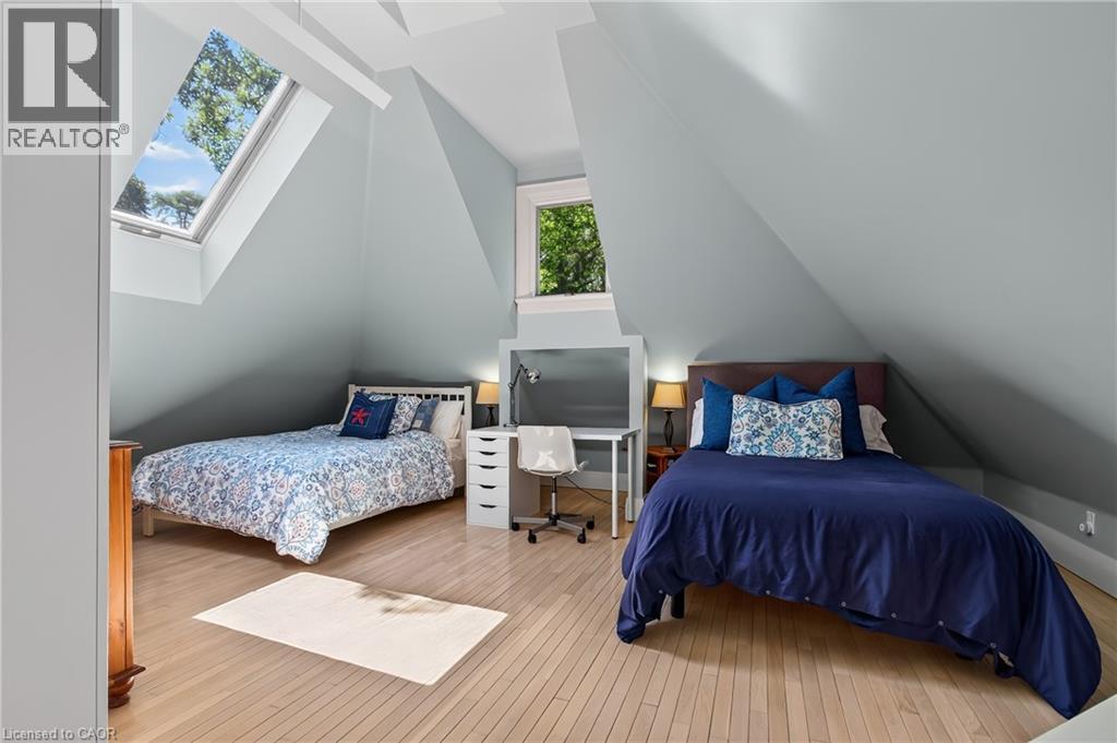 1391 Queen Victoria Avenue, Mississauga, ON - Indoor Photo Showing Bedroom