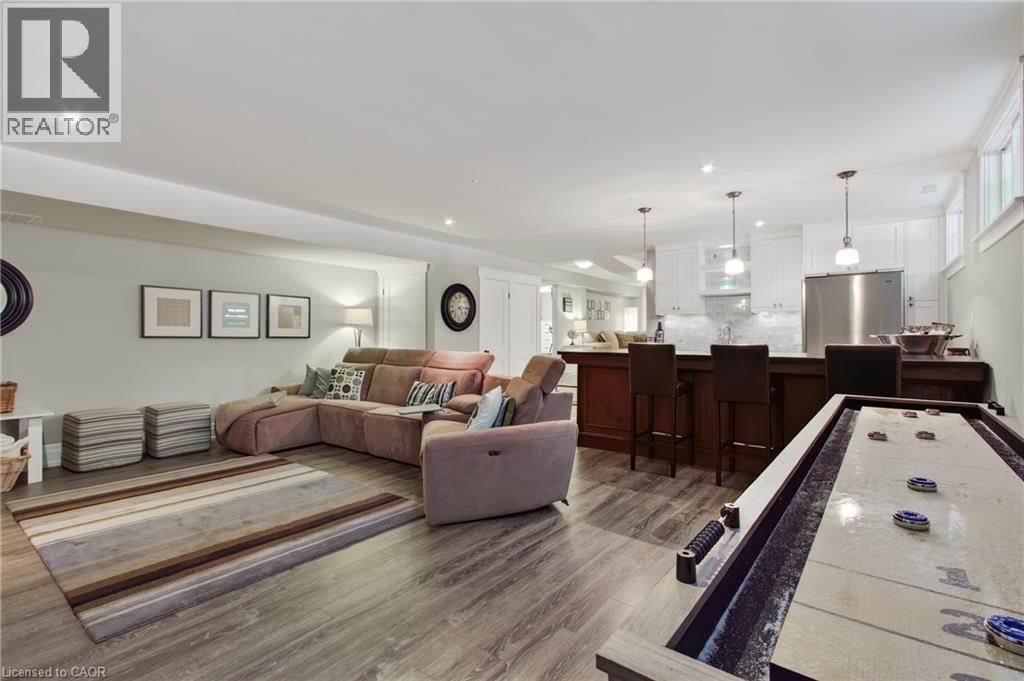 1391 Queen Victoria Avenue, Mississauga, ON - Indoor Photo Showing Living Room