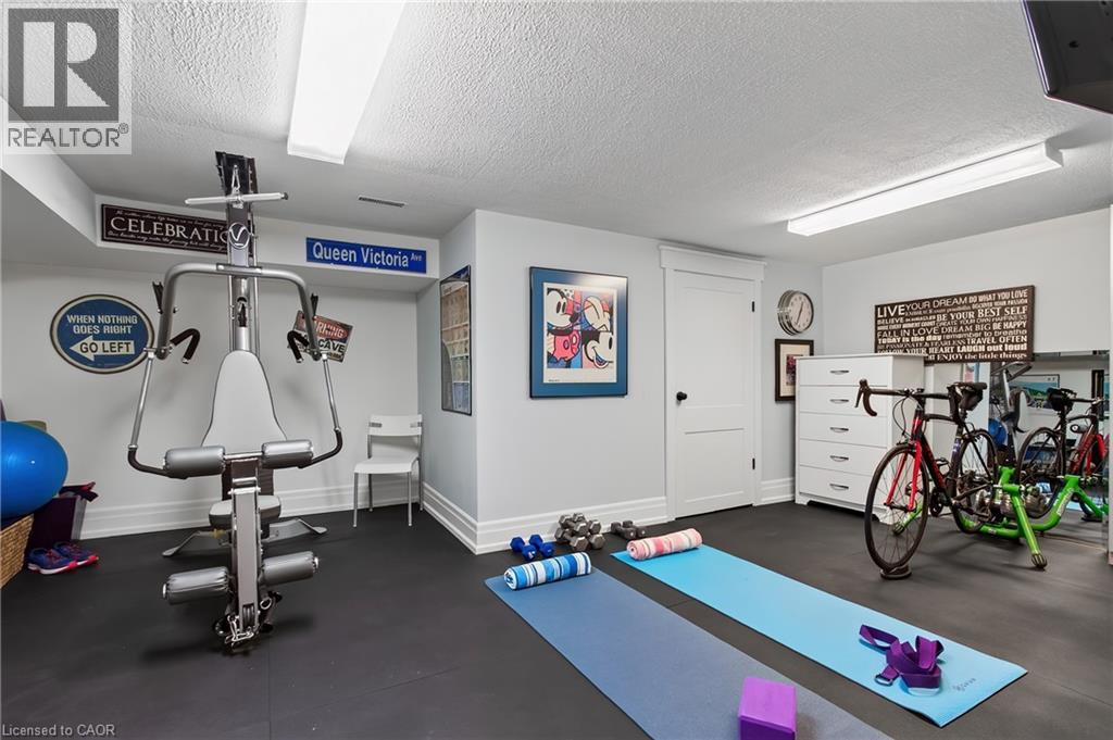 1391 Queen Victoria Avenue, Mississauga, ON - Indoor Photo Showing Gym Room