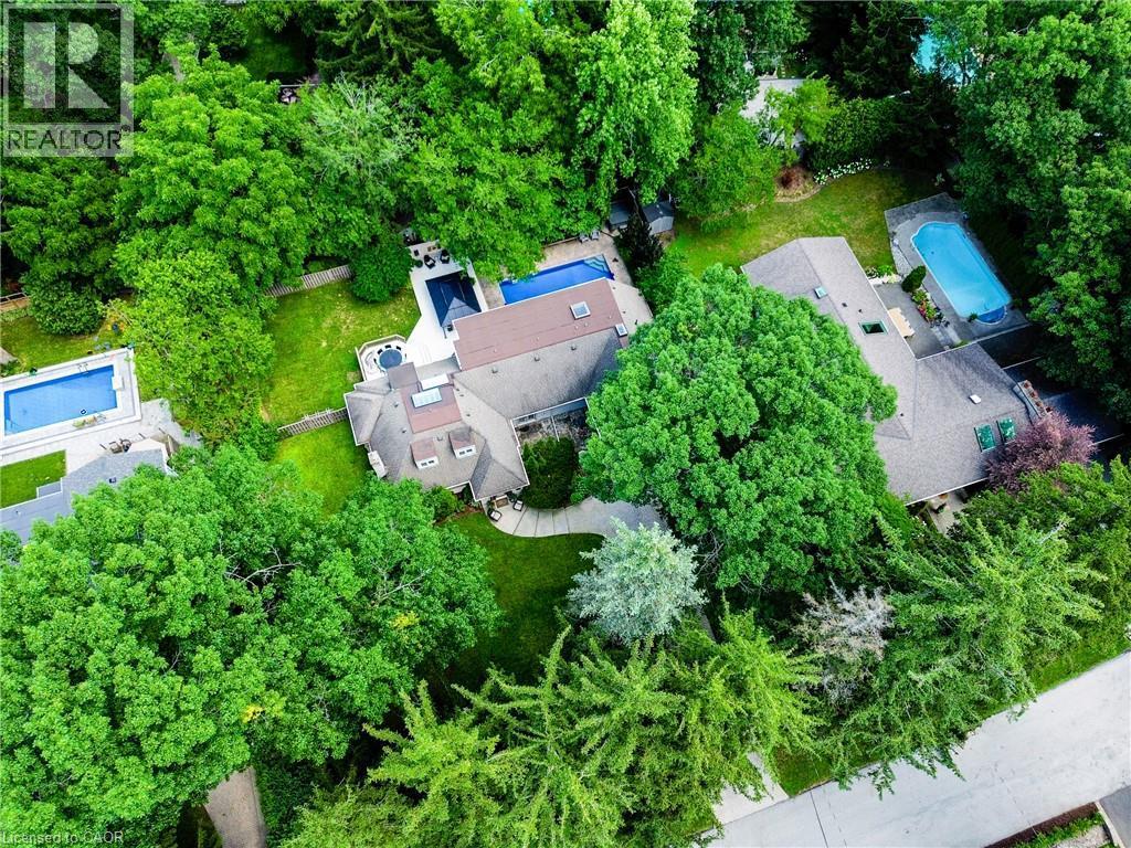 1391 Queen Victoria Avenue, Mississauga, ON - Outdoor With In Ground Pool