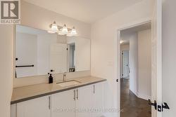 Main Bathroom - 