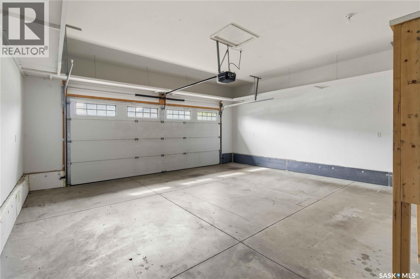139 Dagnone Lane, Saskatoon, SK - Indoor Photo Showing Garage