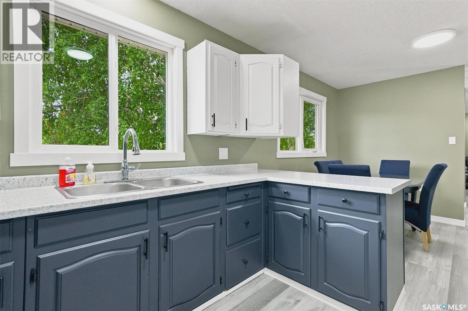 418 North Railway Street, Warman, SK - Indoor Photo Showing Kitchen With Double Sink
